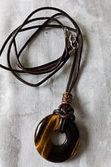 Leather pendant knotted