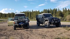 Rooftop tents on Land Rover and Jeep