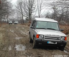 Land Rover Discovery vs Defenders