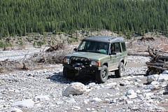 Land Rover Discovery 2 with modifications and enjoying an off road drive